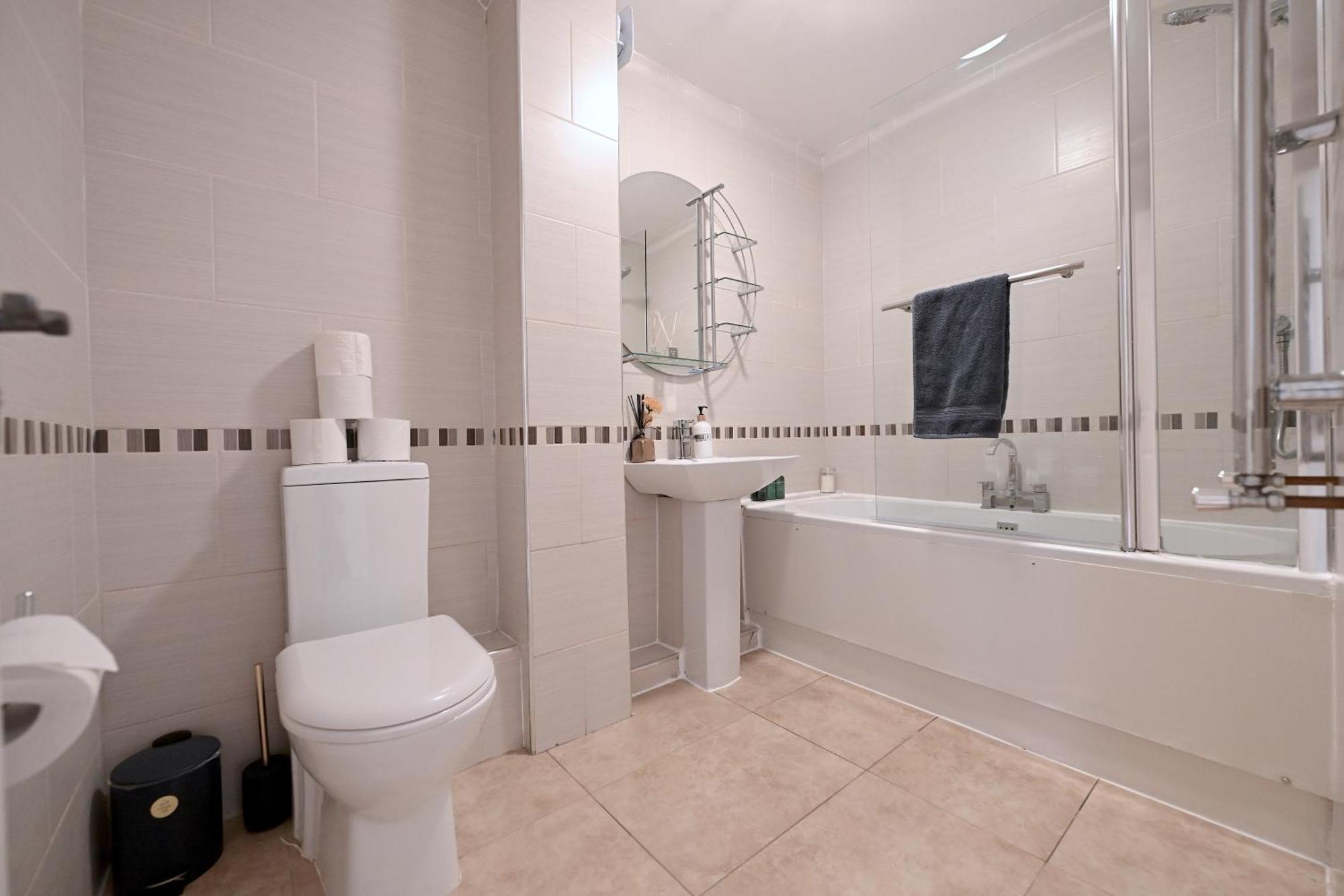 3 Bedroom House In Euston, Patio & Bbq London Exterior photo