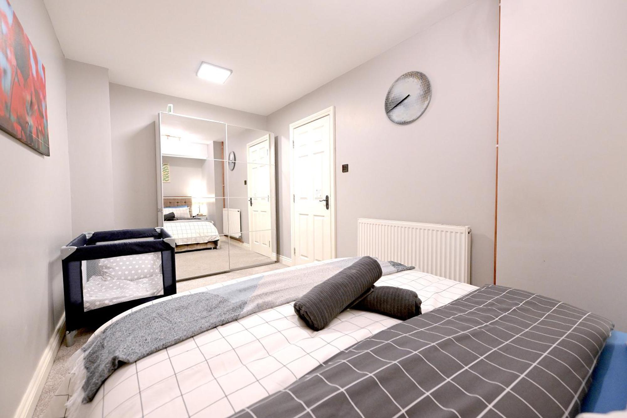 3 Bedroom House In Euston, Patio & Bbq London Exterior photo