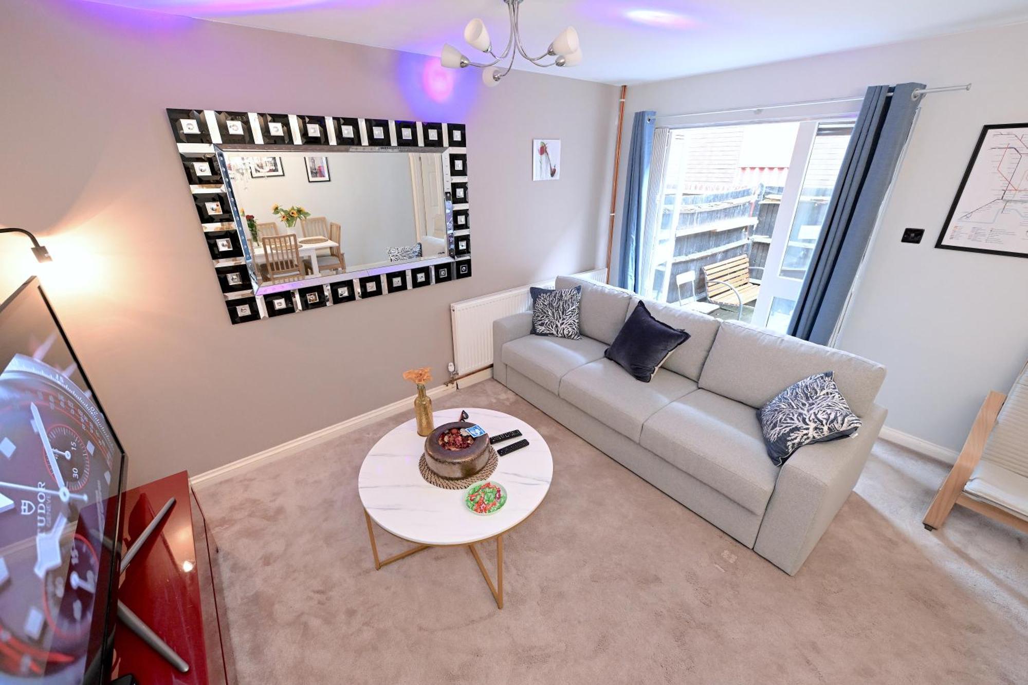 3 Bedroom House In Euston, Patio & Bbq London Exterior photo