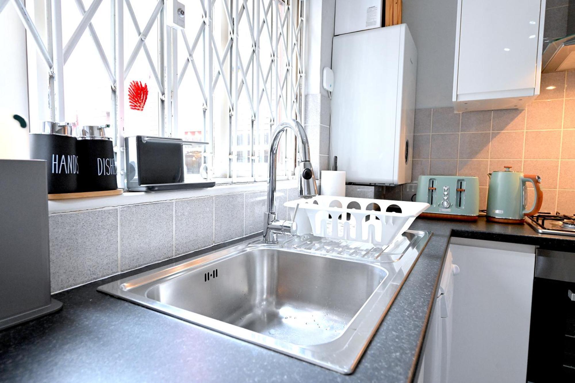 3 Bedroom House In Euston, Patio & Bbq London Exterior photo