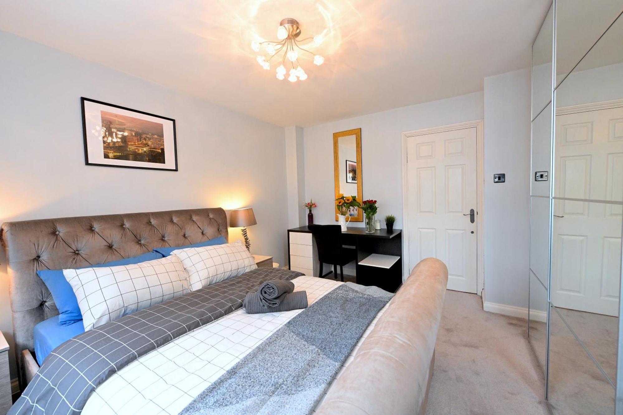3 Bedroom House In Euston, Patio & Bbq London Exterior photo